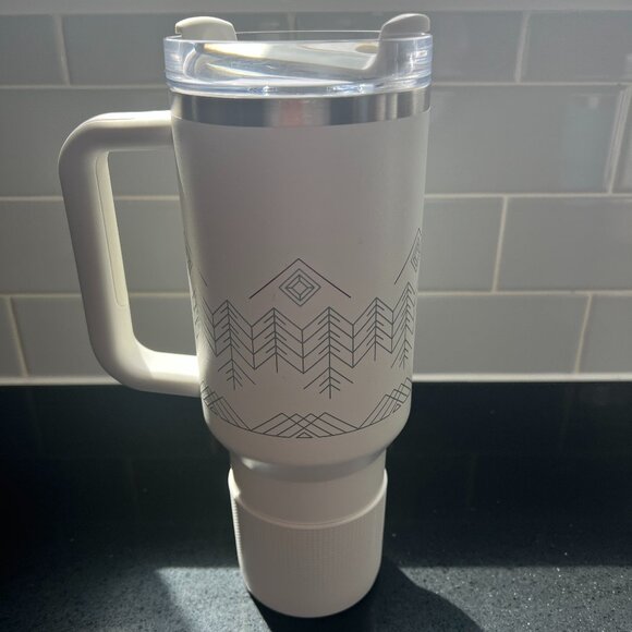 STANLEY Winterscape 40oz. Quencher H2.0 Flowstate Tumbler + Matching Boot - Picture 4 of 9